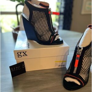 Party wedges! 💙🧡🖤